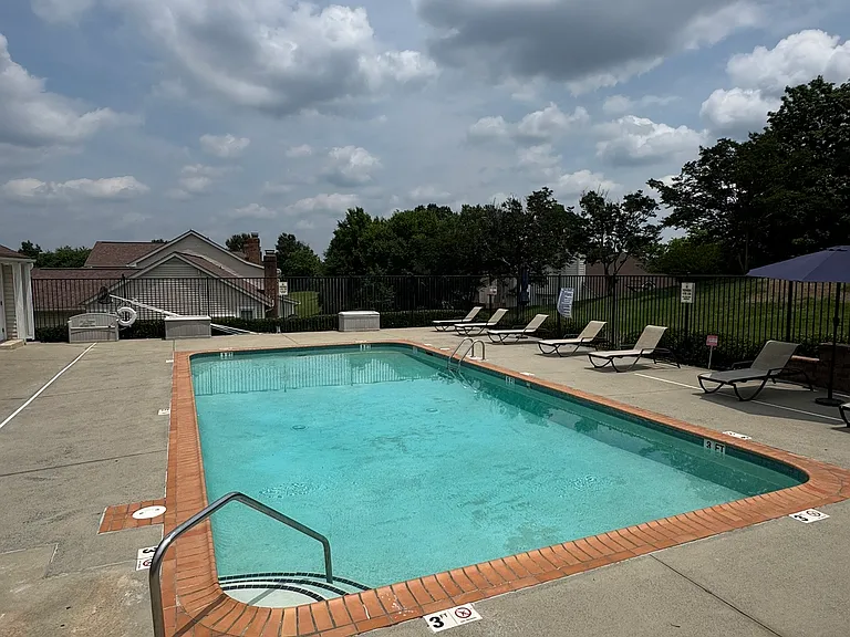 7801 Renaissance Ct — Photo 32