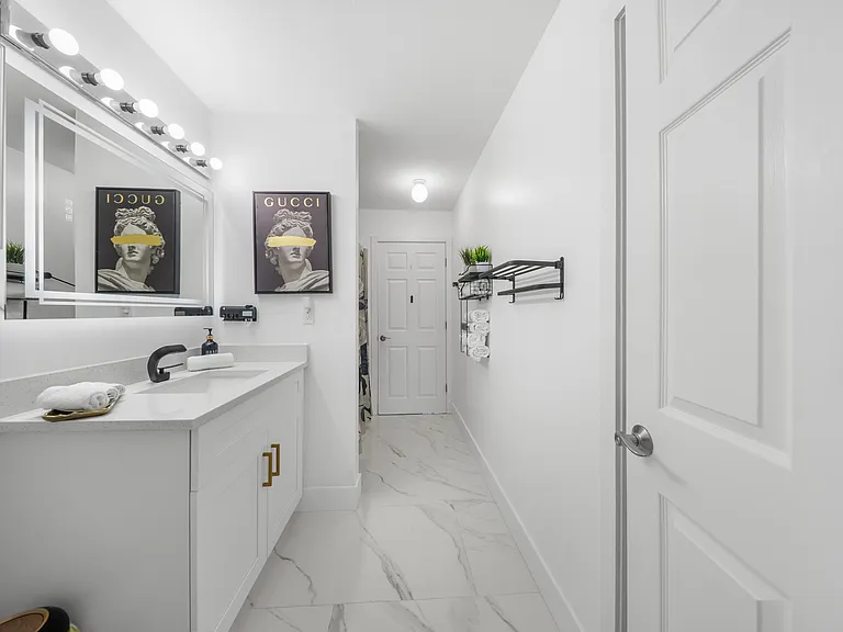 3825 SW 11th Ave — Photo 9