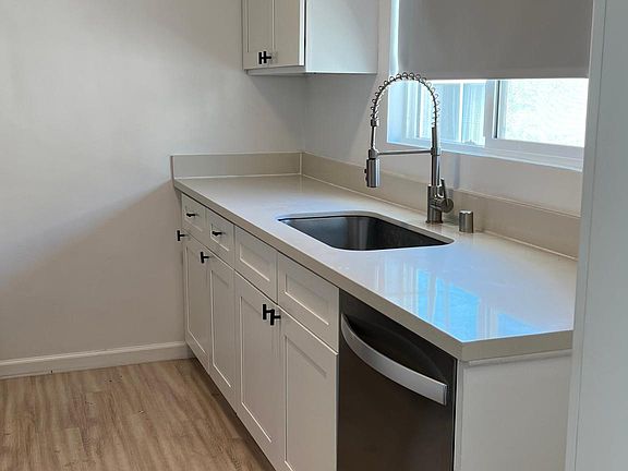 3rd image of 4959 Romaine St APT 13