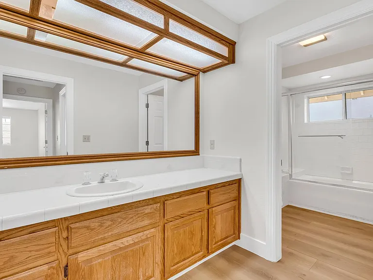 5650 Edgeview Dr — Photo 35
