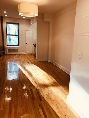 Rented by Metropolis Real Estate of Manhattan | media 24