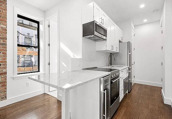 4th image of 178 Mulberry St APT 18