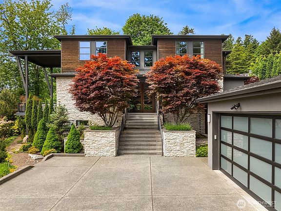 3rd image of 8326 84th Avenue SE