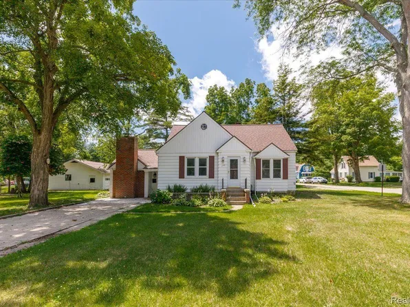 159 N Washington St, Lake Orion, MI 48362