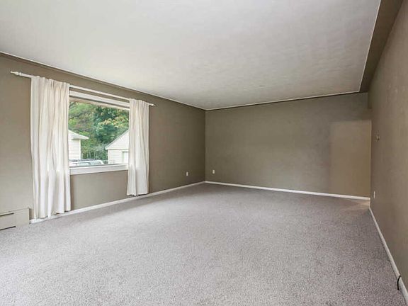 5th image of 3757 Ivy Dr NE