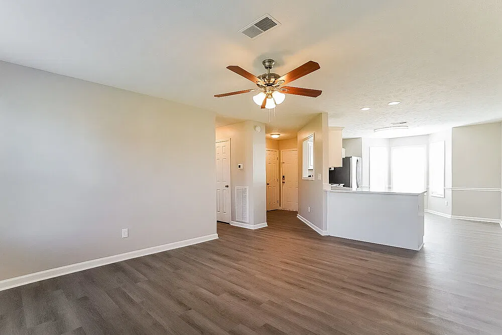 3 bed, 2.0 bath, 1207 sqft, $2,065 — Photo 4
