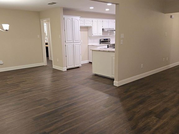 4th image of 413 Diamondhead Dr