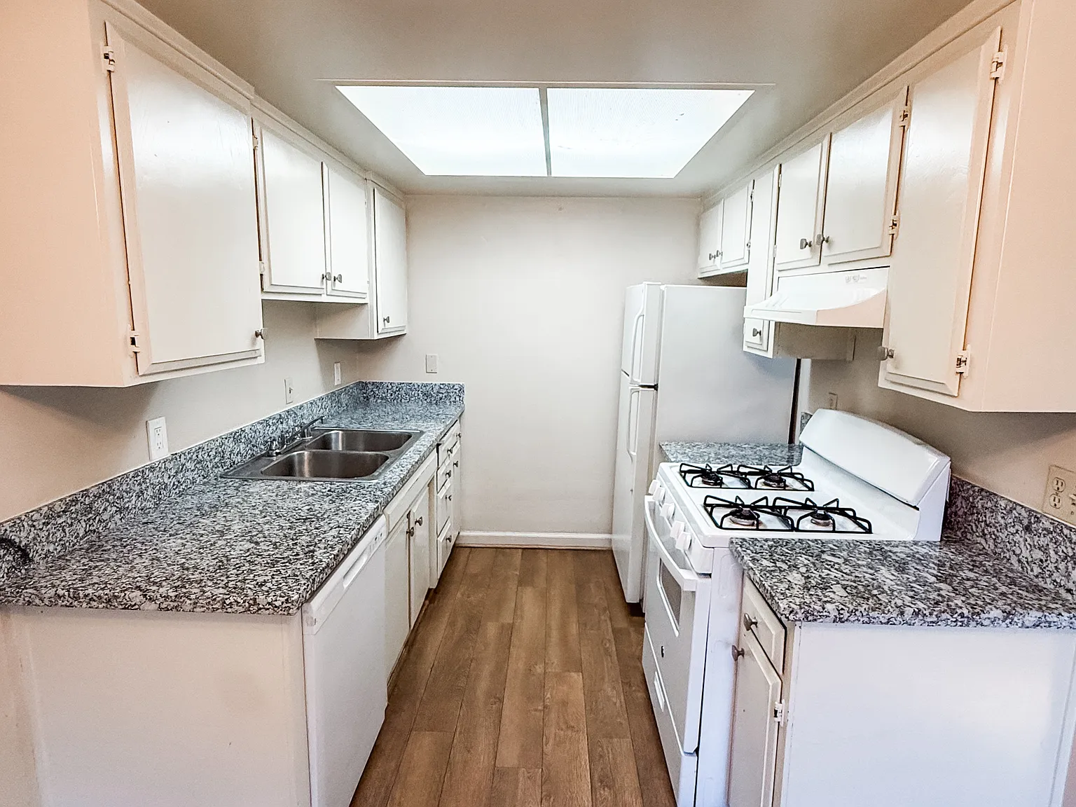 2 bed, 900 sqft, $1,750 — Photo 4