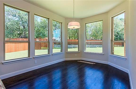 5th image of 694 Clear Brook Dr