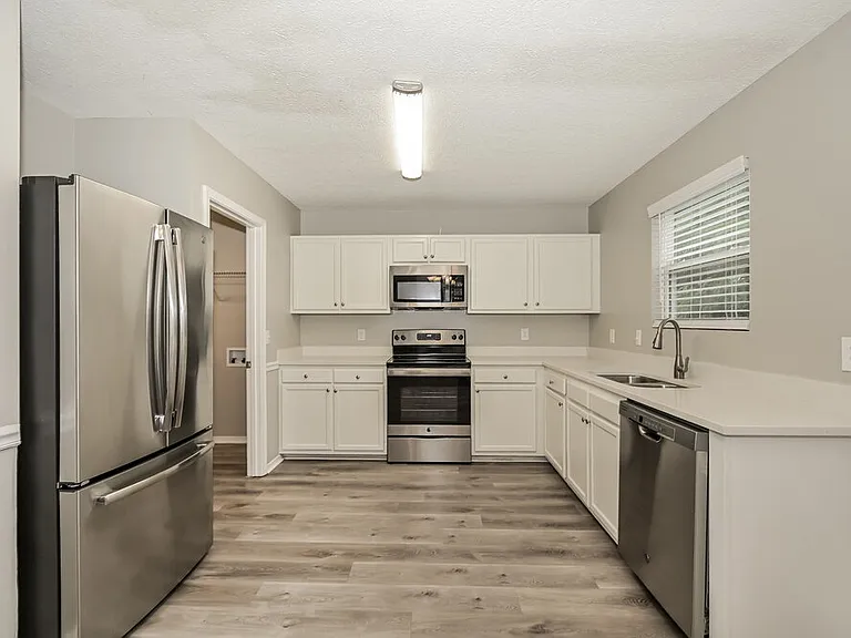 807 General Barksdale Dr — Photo 9