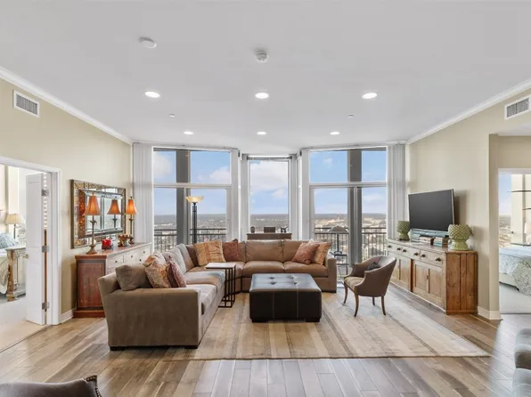 500 Throckmorton St APT 3207, Fort Worth, TX 76102
