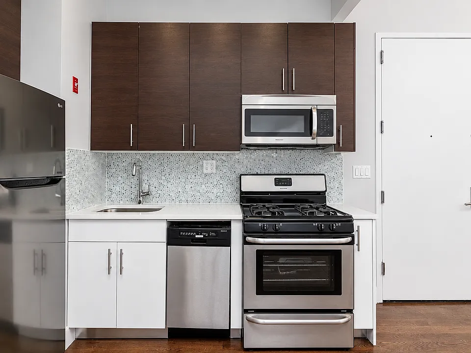 1863 Bleecker St #2R