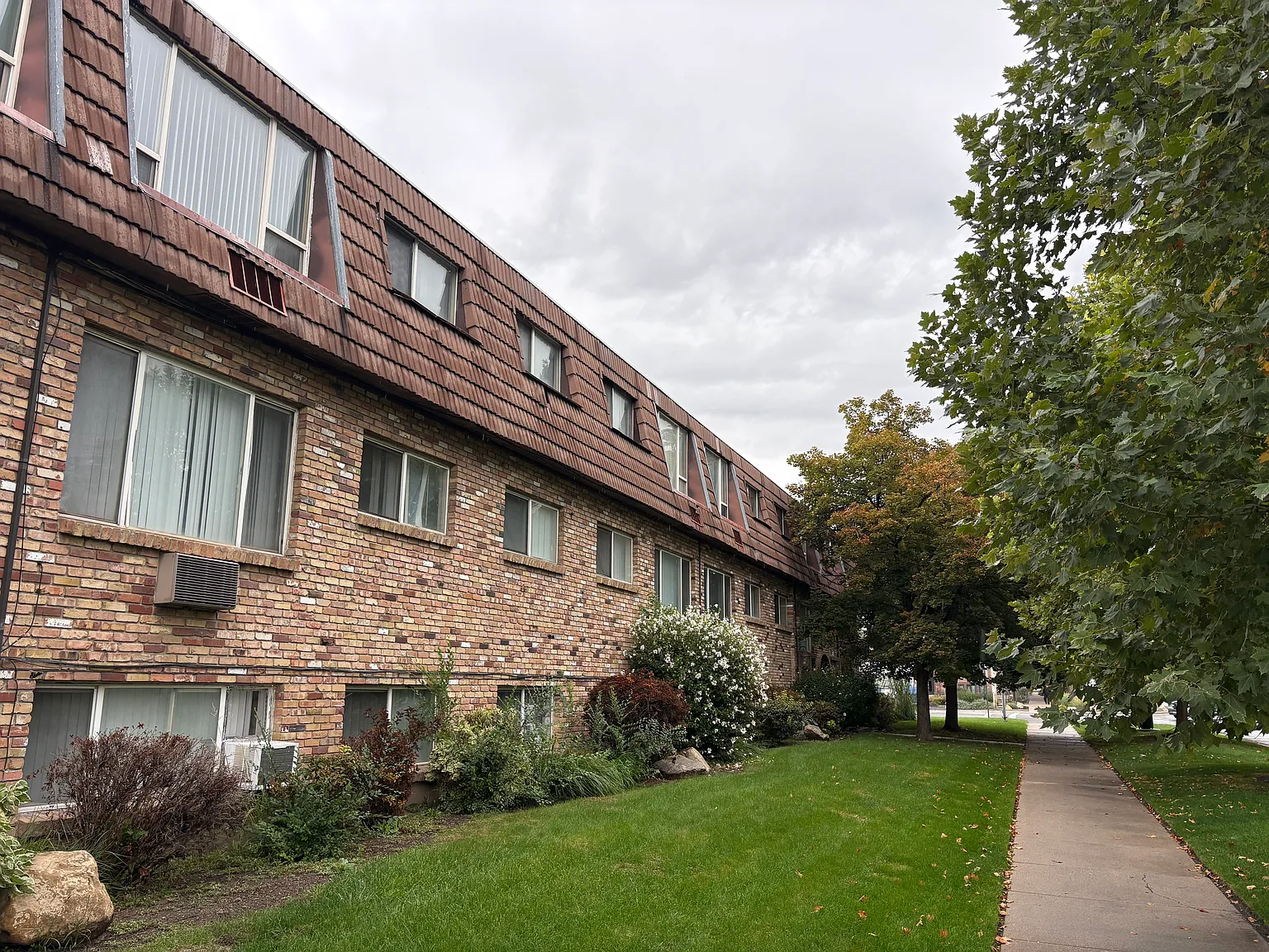 Caledonian Apartments — Photo 1