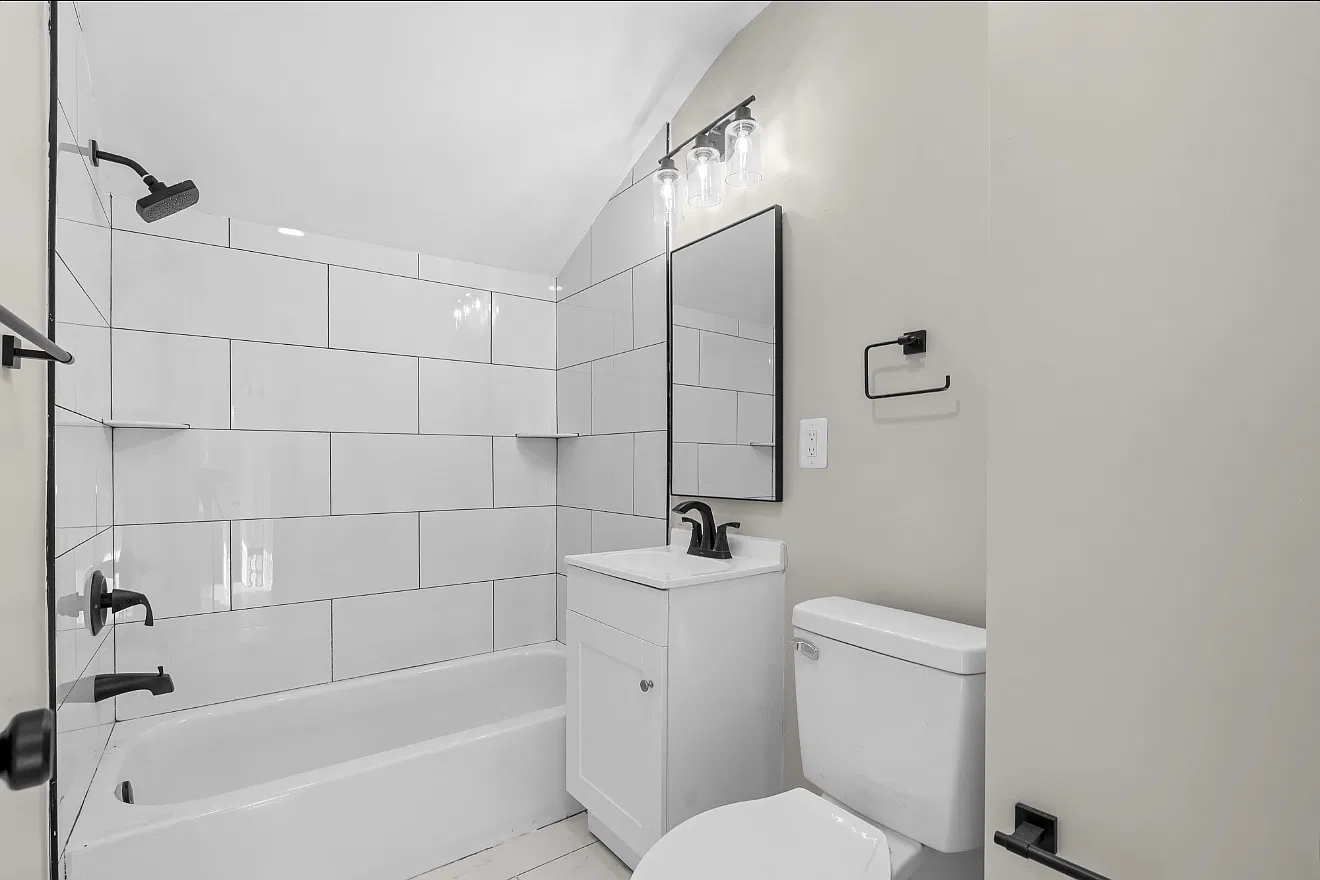 3 bed, 1200 sqft, $3,150 — Photo 3