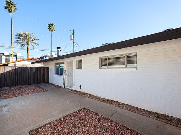 Large Private yard to entertain and drink morning coffee