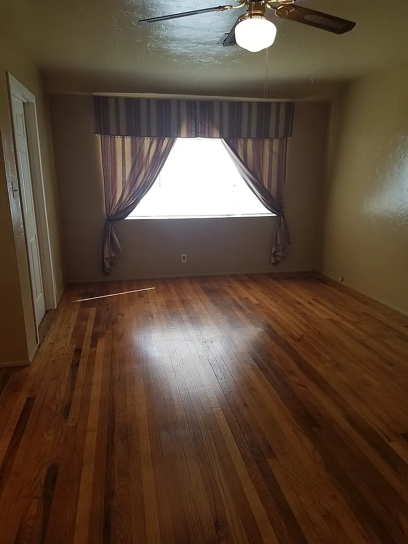 3+ Bed House Utilities Paid By Landlord — Photo 4
