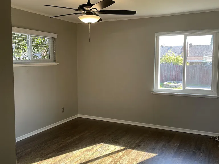 2634 Balfour Ave — Photo 32