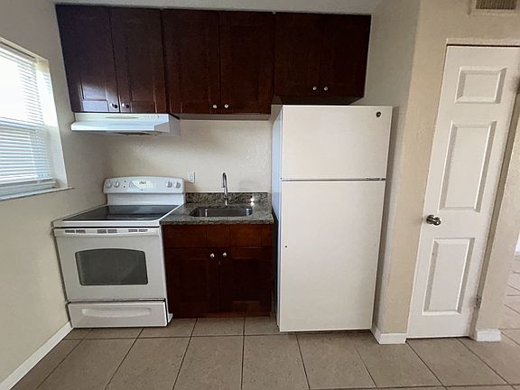 2nd image of 1771 Russell St S #2