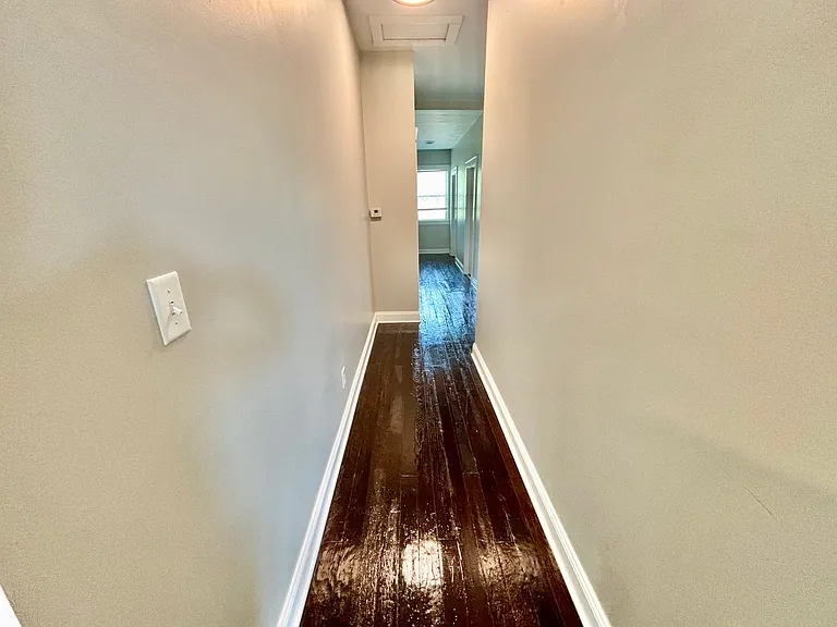 513 E Ormsby Ave — Photo 5