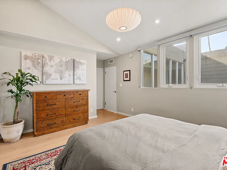 1930 Idaho Ave #3 — Photo 9