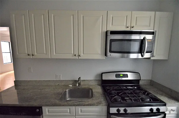 Rented by CITY SKYLINE REALTY INC | media 16