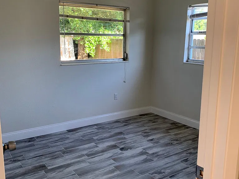 825 Clarke Ave — Photo 19