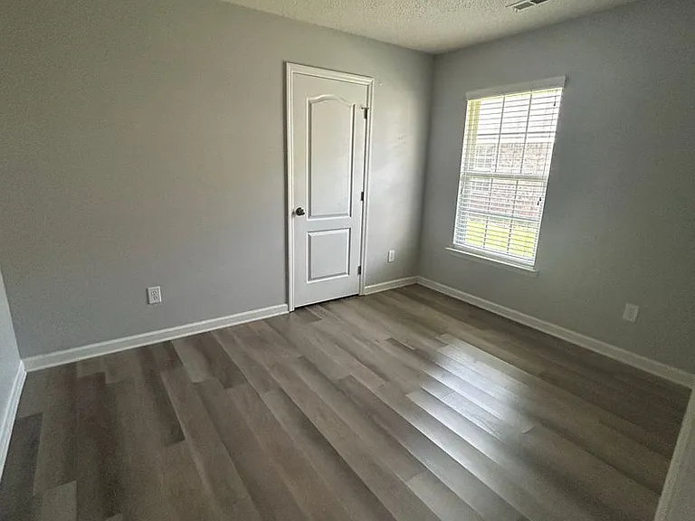 114 Amsterdam Pl — Photo 18