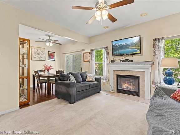 3rd image of 3146 Brookside Dr