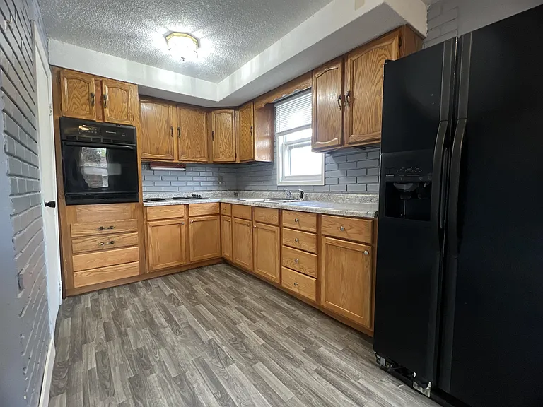 2230 Francis St — Photo 16