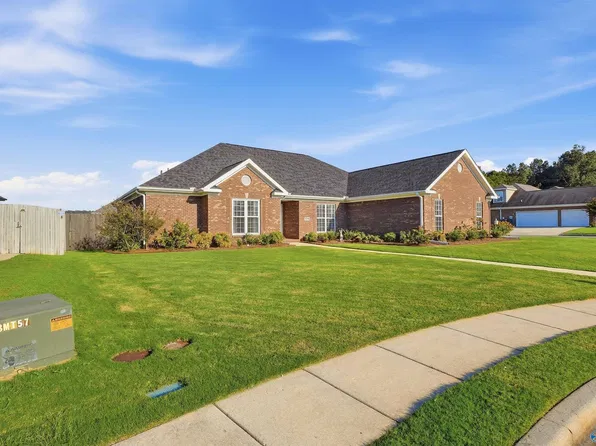 3706 Hatfield Cv SW, Decatur, AL 35603