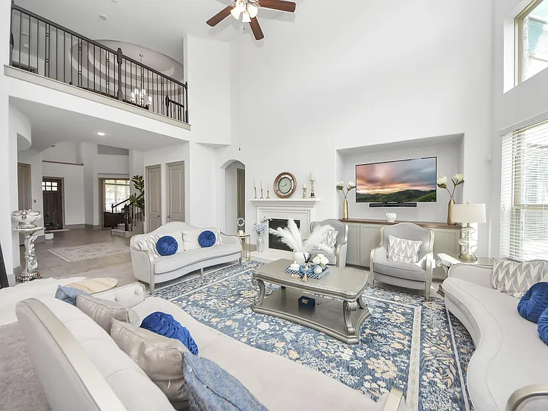 1911 Sapphire Pines Ln — Photo 9