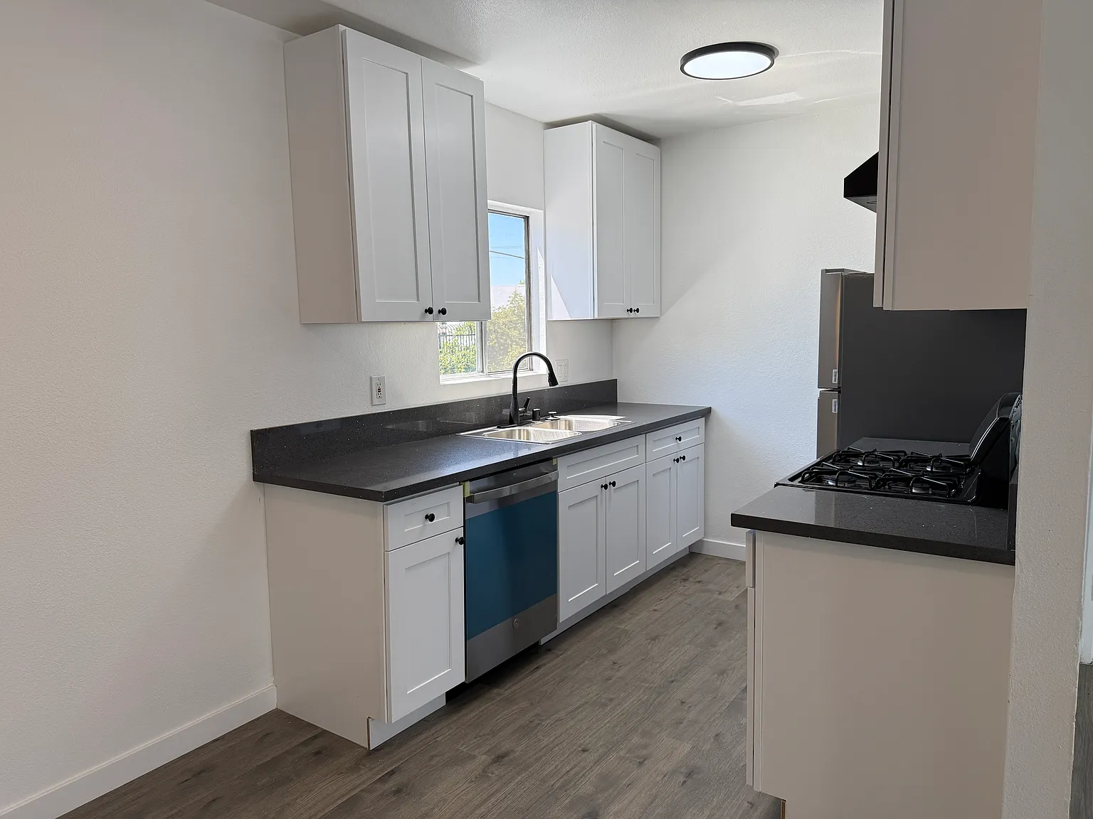2 bed, 1100 sqft, $2,150 — Photo 4