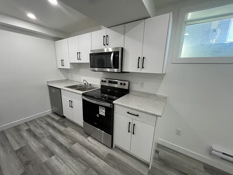 115 Stromberg Cres #B — Photo 8