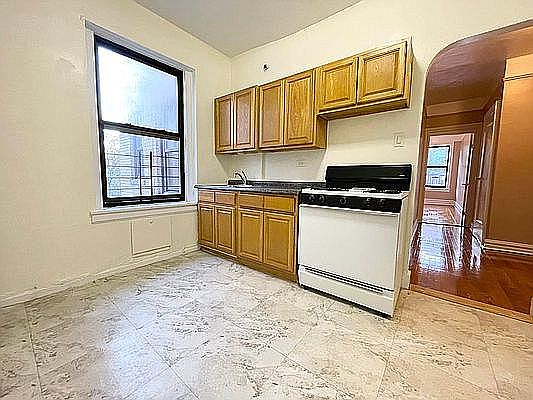 5th image of 3824 Waldo Ave #3A