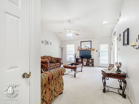 4th image of 3808 Water Oak Dr