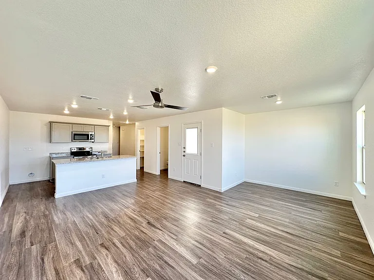 5913 Betty Lou Dr — Photo 7