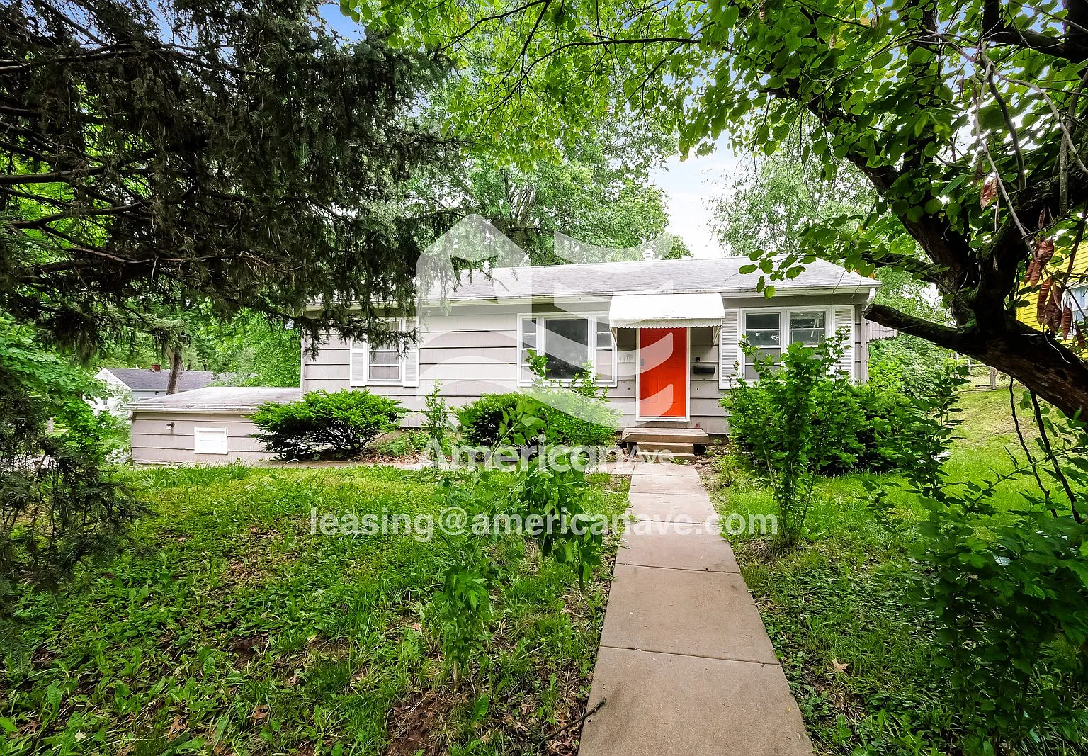3 bed, 1.5 bath, 912 sqft, $1,322 — Photo 1