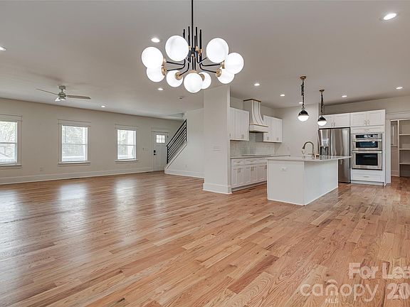 4th image of 1516 Princess Pl