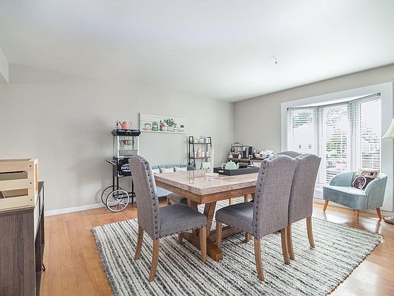 4th image of 369 Argyle Cres