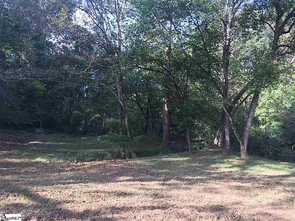 4th image of S Pleasantburg Dr
