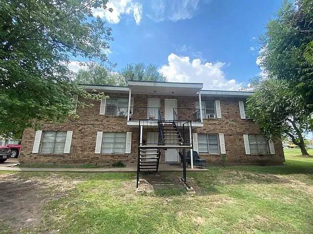 2 bed, 1.0 bath, 3150 sqft, $900 — Photo 1