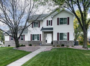 562 Westwind Ave, Shakopee, MN 55379