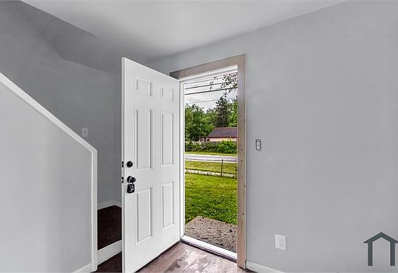 5th image of 33584 Berville Ct