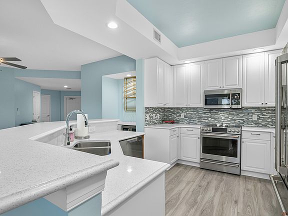2nd image of 337 Vintage Bay Dr Unit 5