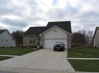 15225 Oak Knoll Dr, Monroe, MI 48161