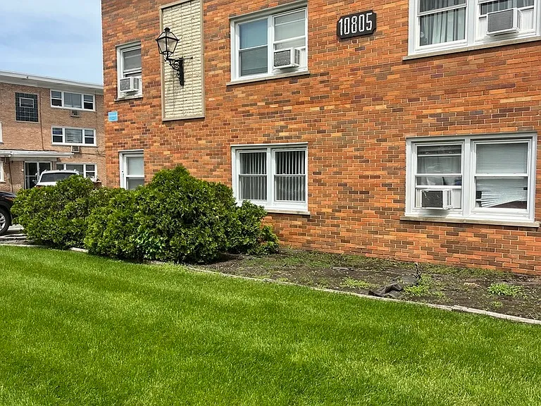 10805 S Lloyd Dr #2 — Photo 2