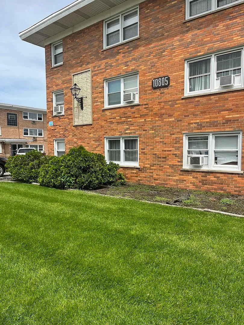 Building Photo - 10805 S Lloyd Dr #2