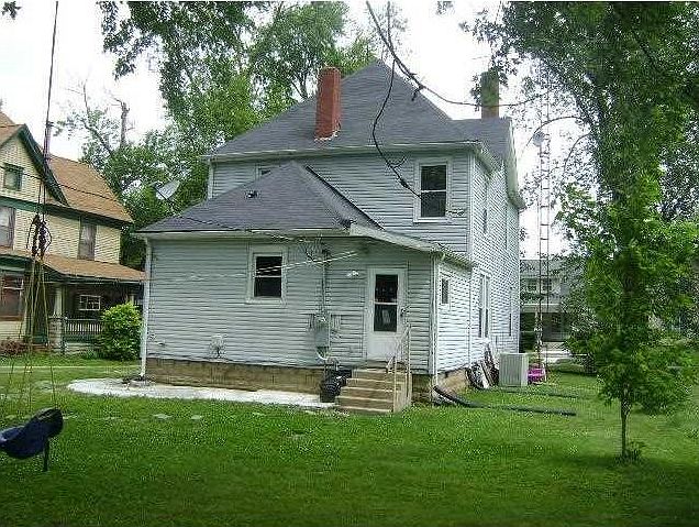 2nd image of 325 W 7th St
