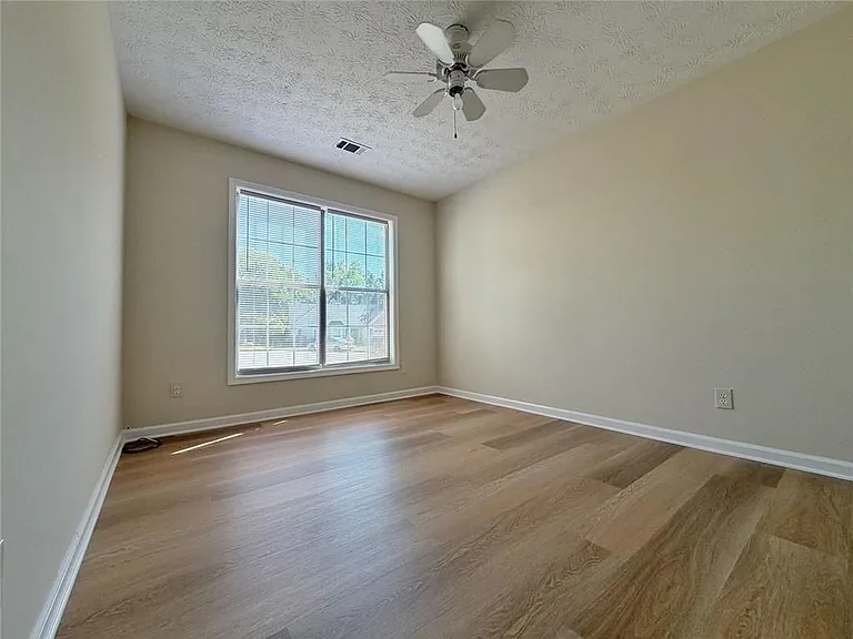 902 Conners Cv — Photo 10
