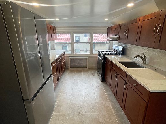 3rd image of 3817 Sedgwick Ave #3